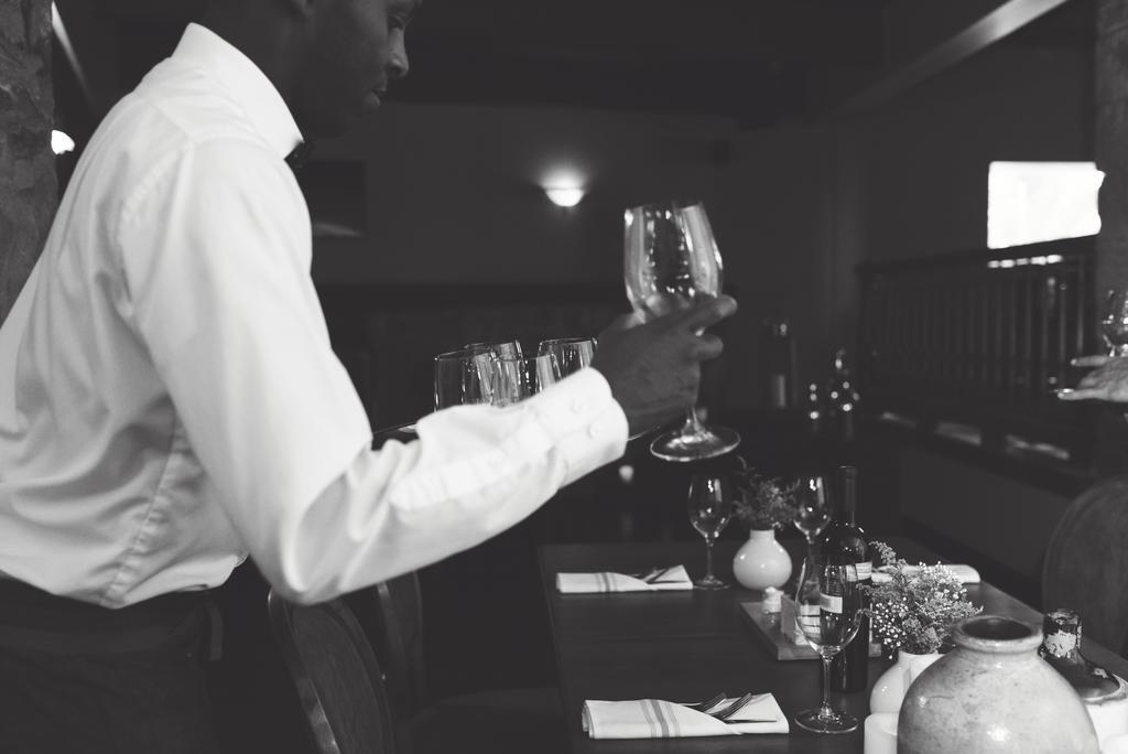 Old Stone Inn Boutique Hotel Niagara Bagian luar foto